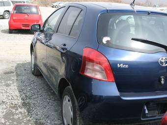 2005 Toyota Vitz Photos