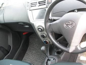 2005 Toyota Vitz Pictures