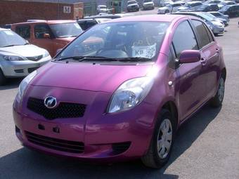 2005 Toyota Vitz Images