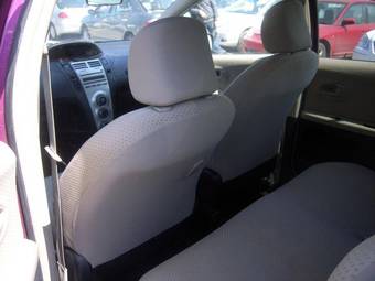 2005 Toyota Vitz Pics