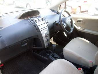 2005 Toyota Vitz Pictures