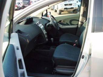 2005 Toyota Vitz Photos