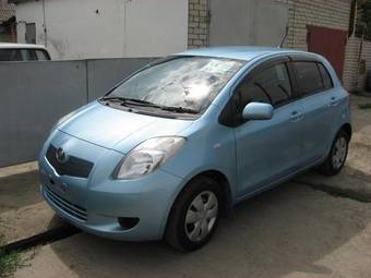 2005 Toyota Vitz Photos