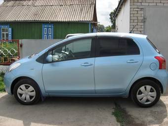 2005 Toyota Vitz Pictures