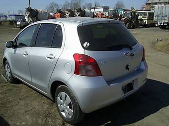 2005 Toyota Vitz Photos