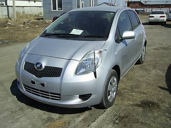 2005 Toyota Vitz Photos
