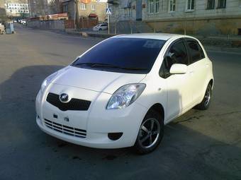 2005 Toyota Vitz Pics