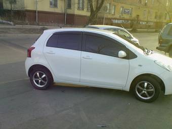 2005 Toyota Vitz Pictures