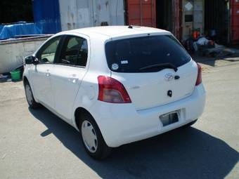 2005 Toyota Vitz Images