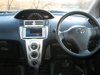 2005 Toyota Vitz Pics