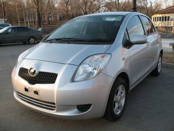 2005 Toyota Vitz Photos