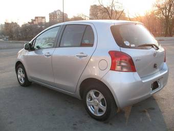 2005 Toyota Vitz Photos