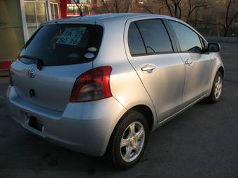 2005 Toyota Vitz Photos