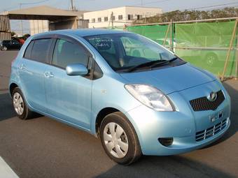 2005 Toyota Vitz Images