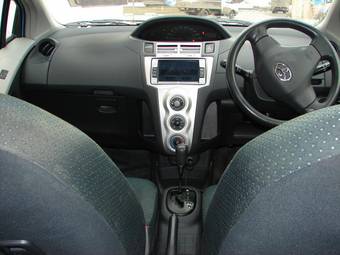 2005 Toyota Vitz Pictures