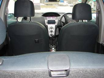 2005 Toyota Vitz Photos