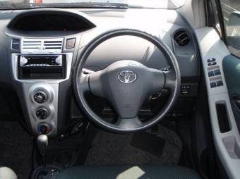 2005 Toyota Vitz Photos