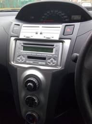 2005 Toyota Vitz Pictures