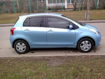 2005 Toyota Vitz Photos