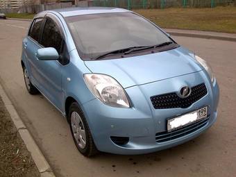 2005 Toyota Vitz Images