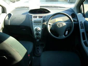 2005 Toyota Vitz Photos