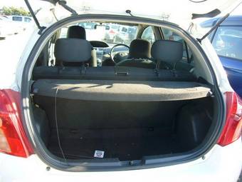 2005 Toyota Vitz Photos