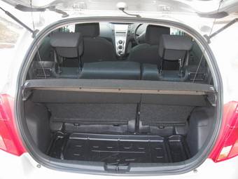 2005 Toyota Vitz Pictures