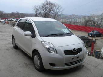 2005 Toyota Vitz Pictures