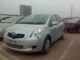 2005 Toyota Vitz Pics