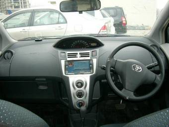 2005 Toyota Vitz Pictures