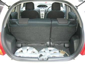 2005 Toyota Vitz Pics