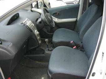 2005 Toyota Vitz Pictures