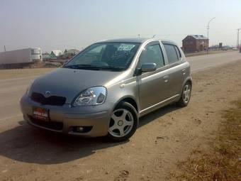 2005 Toyota Vitz Photos