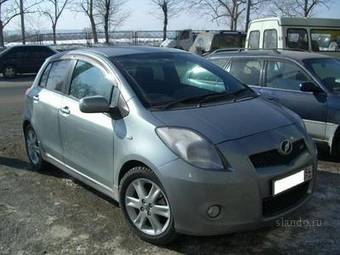 2005 Toyota Vitz Photos