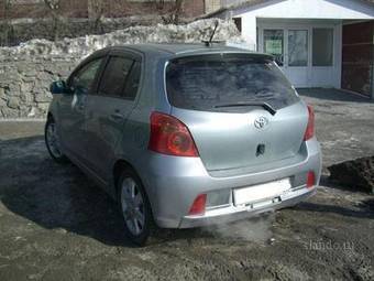 2005 Toyota Vitz Photos
