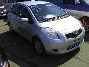 2005 Toyota Vitz Photos