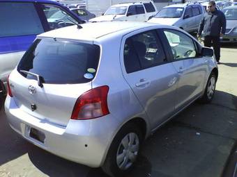 2005 Toyota Vitz Photos