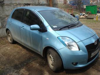 2005 Toyota Vitz Photos