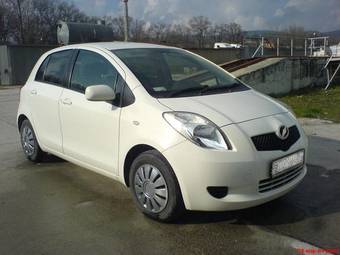 2005 Toyota Vitz Pictures