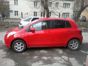 2005 Toyota Vitz Photos