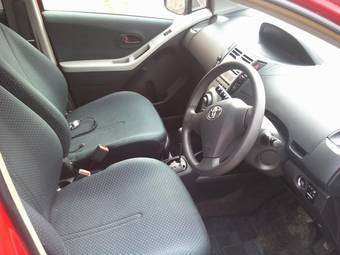 2005 Toyota Vitz Images