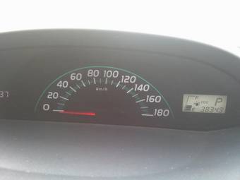 2005 Toyota Vitz Pictures