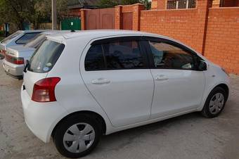 2005 Toyota Vitz Photos