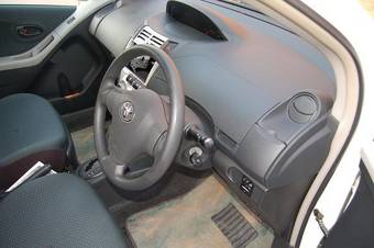 2005 Toyota Vitz Pictures