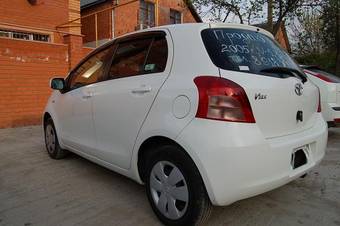 2005 Toyota Vitz Photos