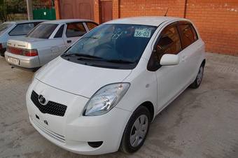 2005 Toyota Vitz Images