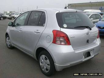 2005 Toyota Vitz Pics