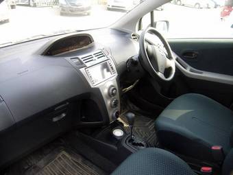 2005 Toyota Vitz Pictures