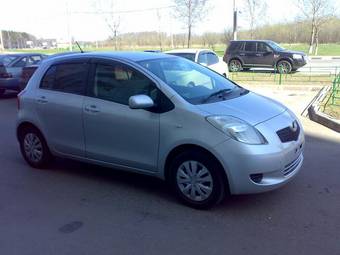 2005 Toyota Vitz Photos