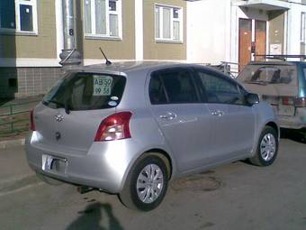 2005 Toyota Vitz Images